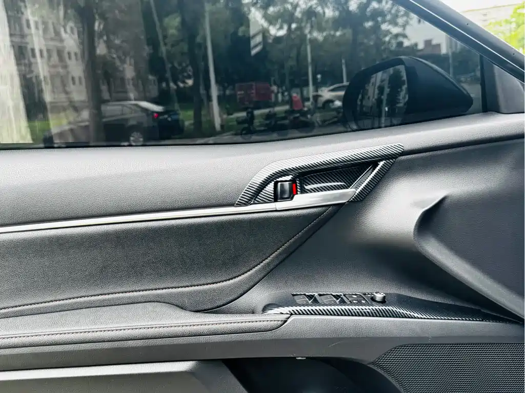 Toyota Camry 2024 — фото 13