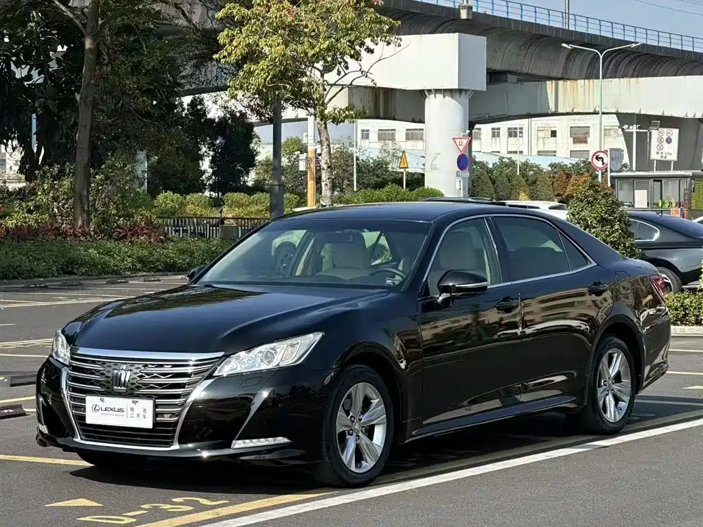 Toyota Crown 2017 — фото 1