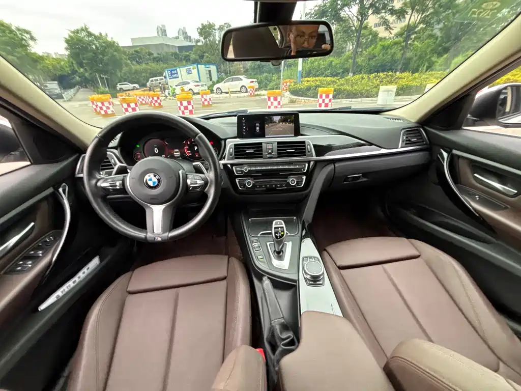 BMW 3 Series 2019 — фото 15
