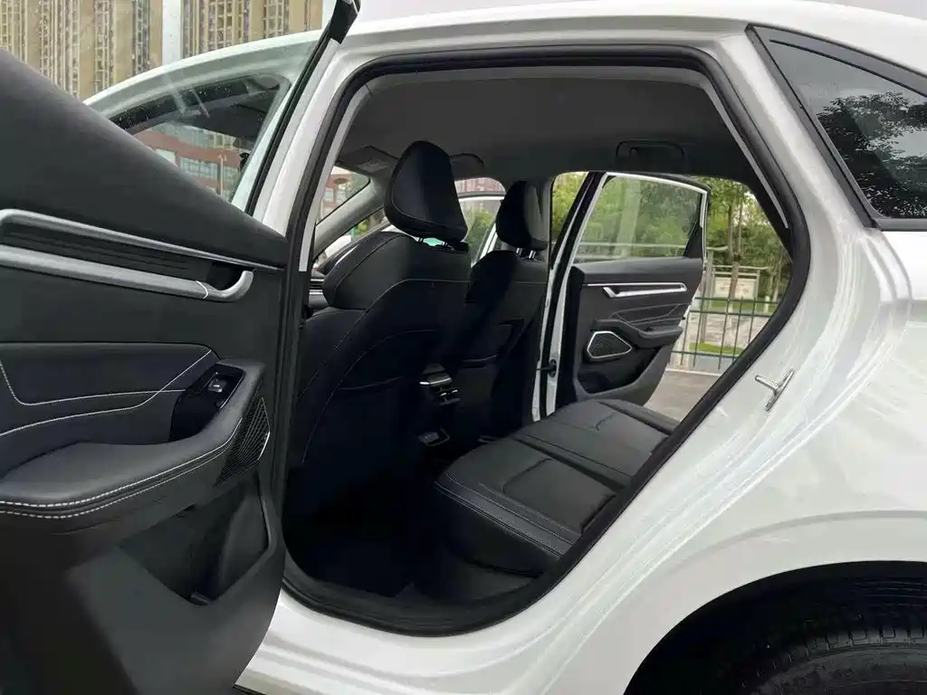 Geely Emgrand 2023