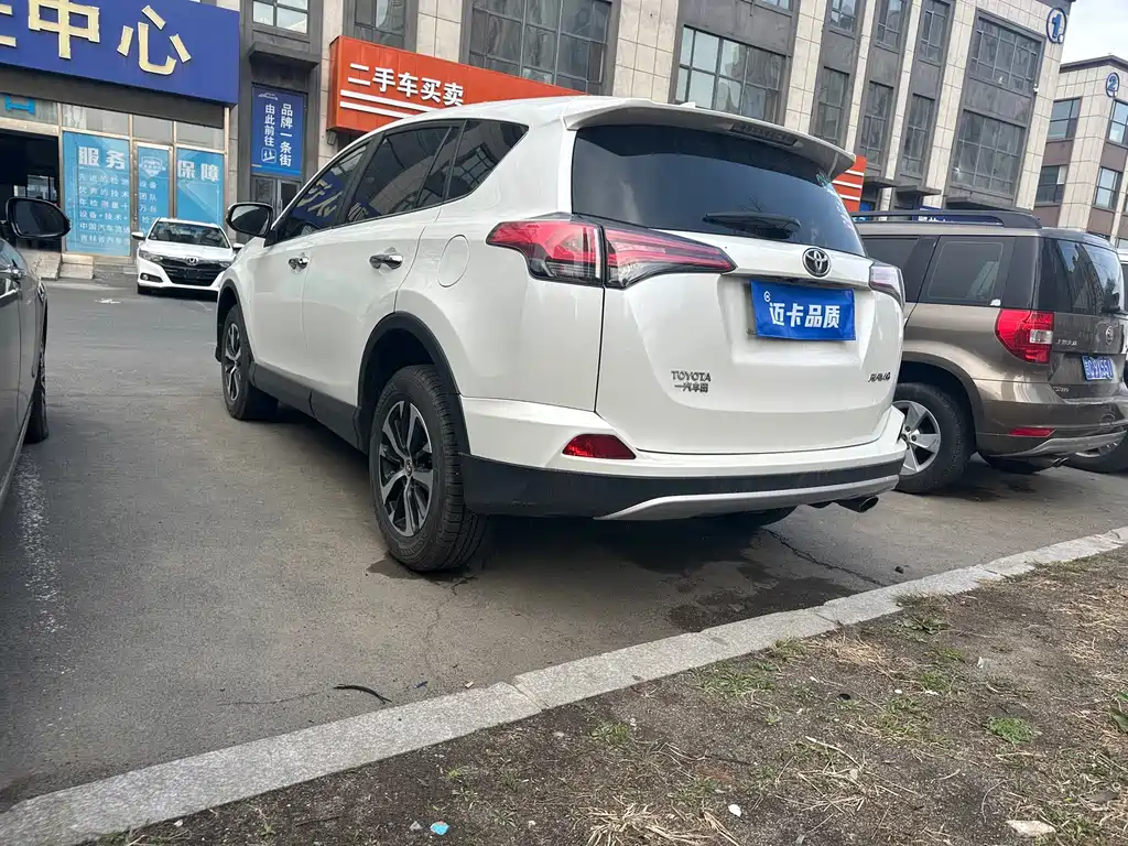 Toyota RAV4 2019 — фото 10