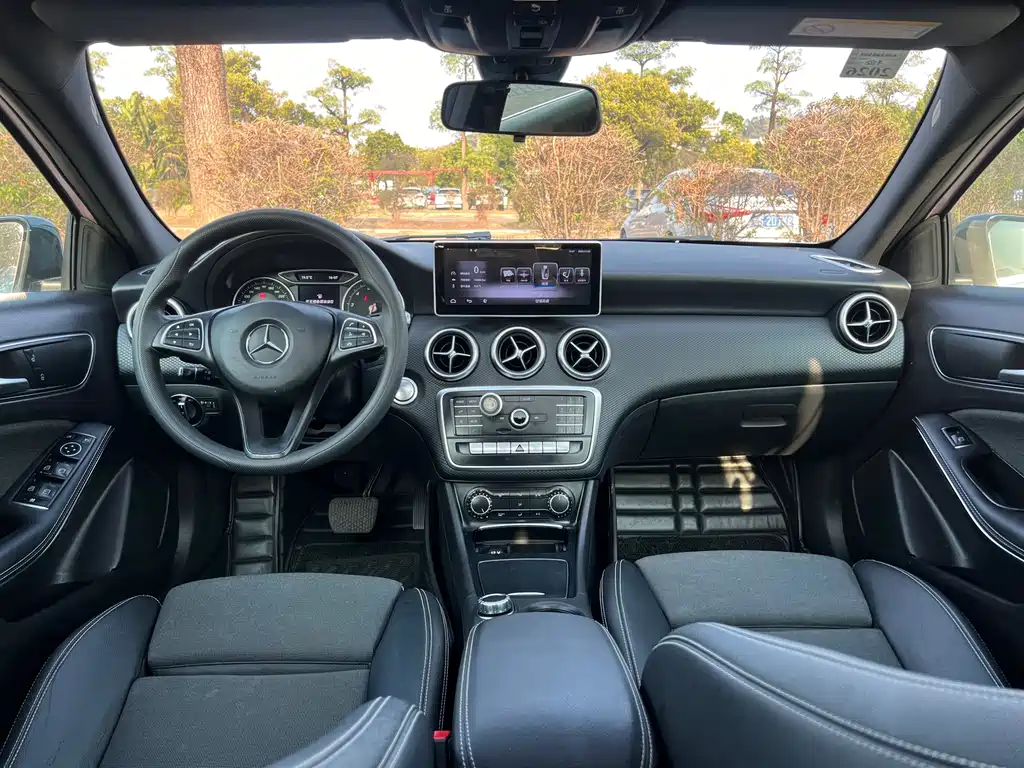 Mercedes-Benz A-Class 2018 — фото 10