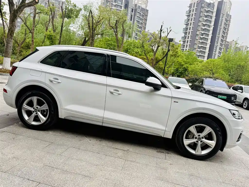 Audi Q5L 2021 — фото 2