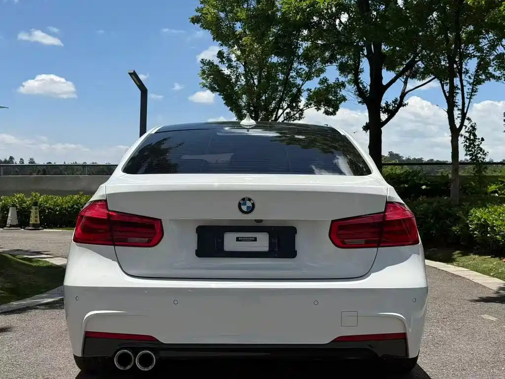 BMW 3 Series 2018 — фото 8