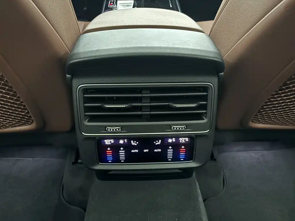 Audi Q7 2023 — фото 20