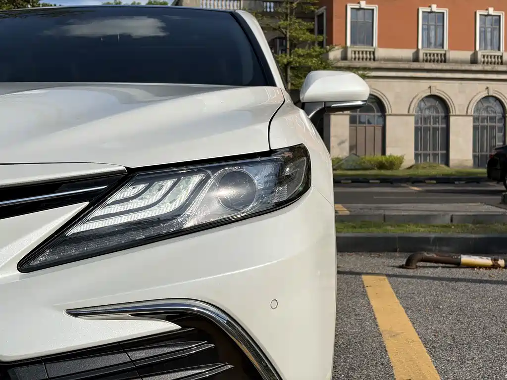 Toyota Camry 2021 — фото 18