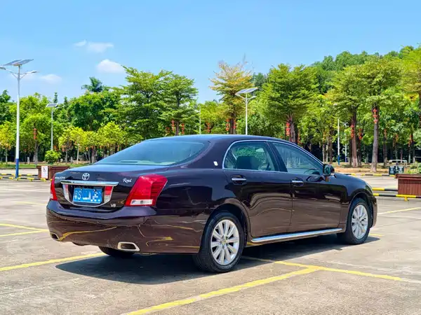 Toyota Crown 2012