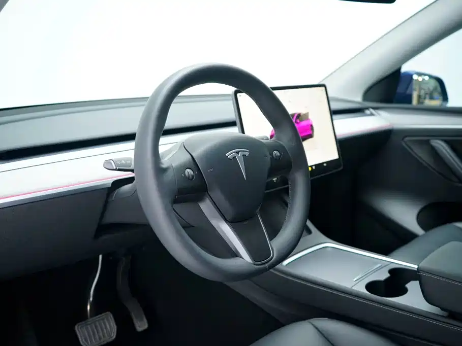 Tesla Model Y 2024 — фото 16