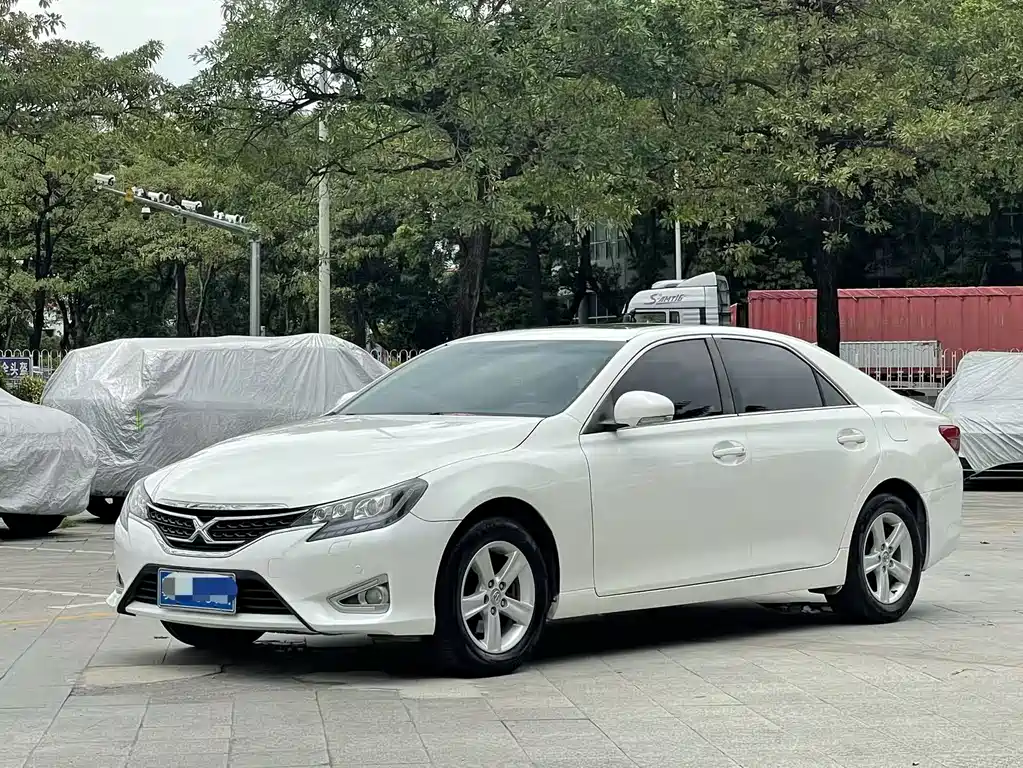 Toyota Reiz 2015 — фото 1
