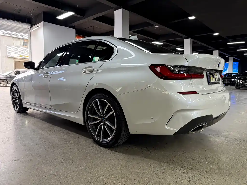 BMW 3 Series 2019 — фото 11