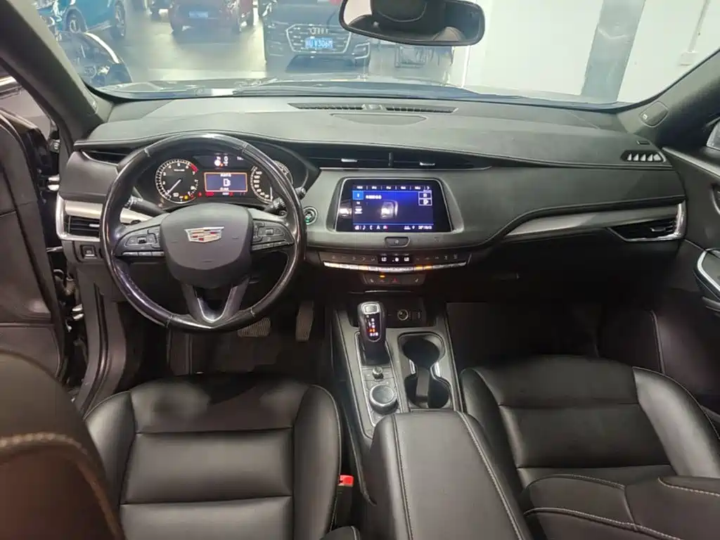 Cadillac XT4 2019 — фото 10