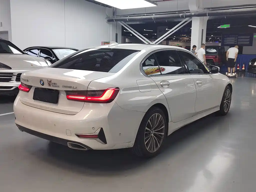 BMW 3 Series 2019 — фото 11