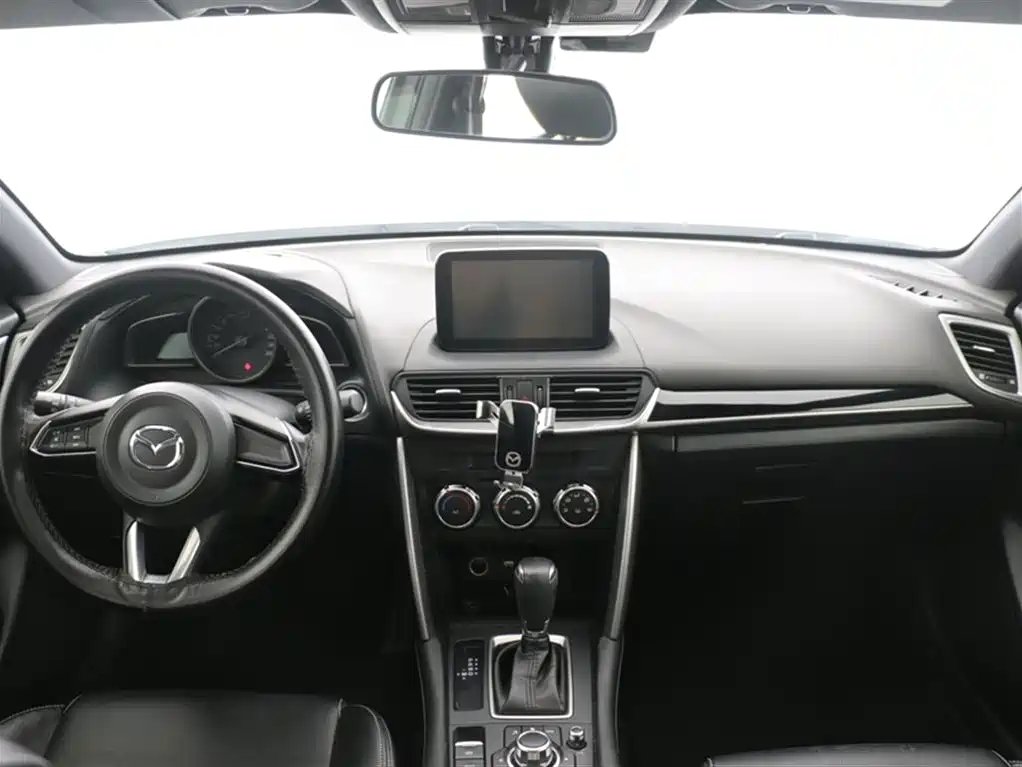 Mazda CX-4 2018 — фото 11