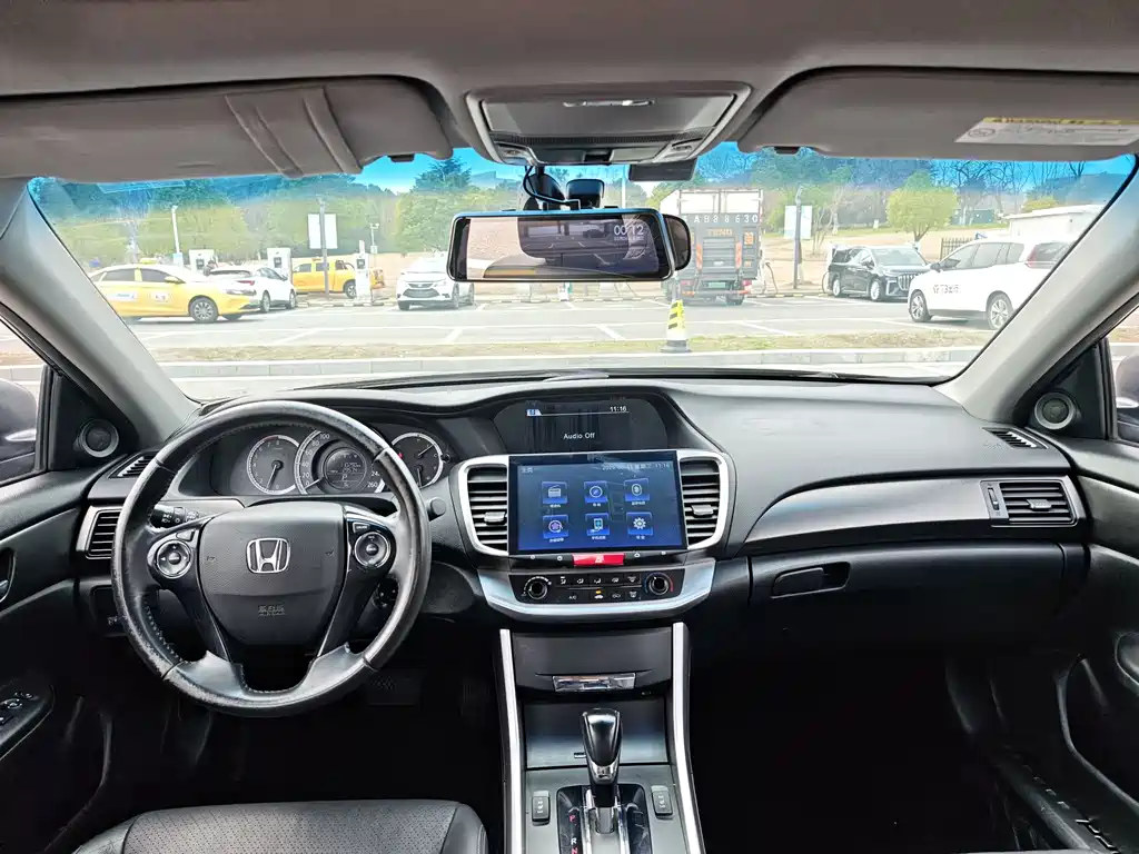 Honda Accord 2016 — фото 13