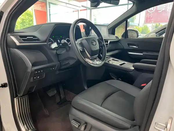 Toyota Sienna 2025