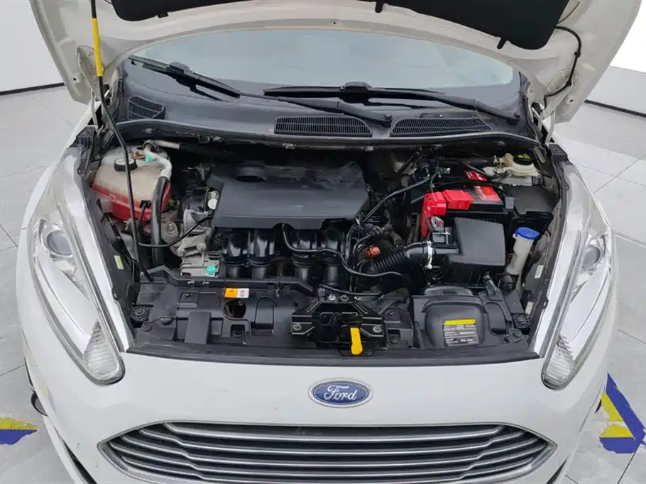 Ford Fiesta 2015 — фото 10