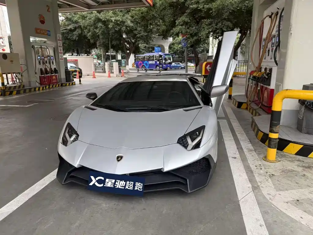 Lamborghini Aventador 2013