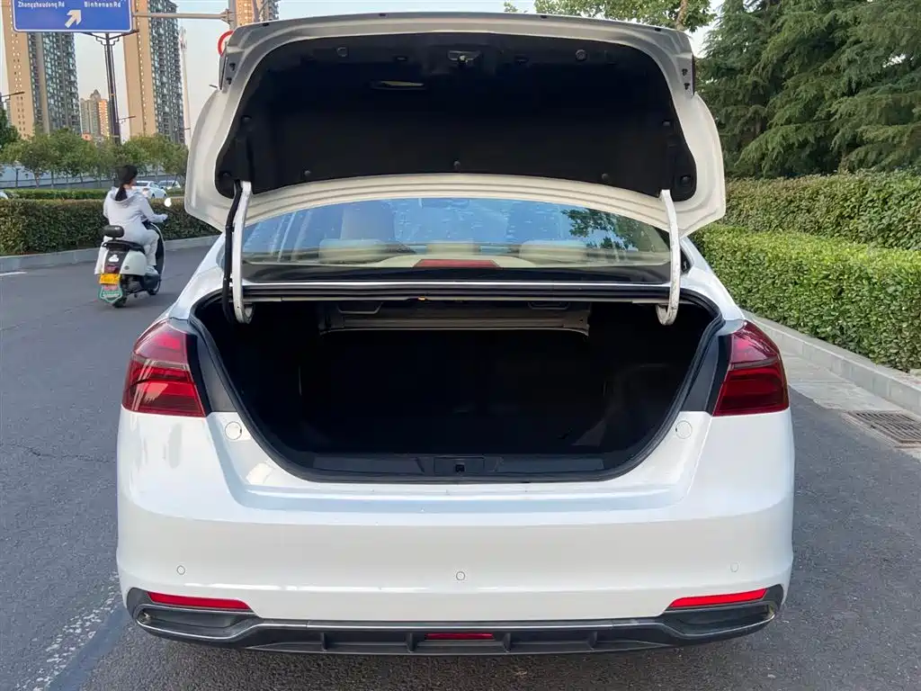 Geely Emgrand 2018 — фото 17