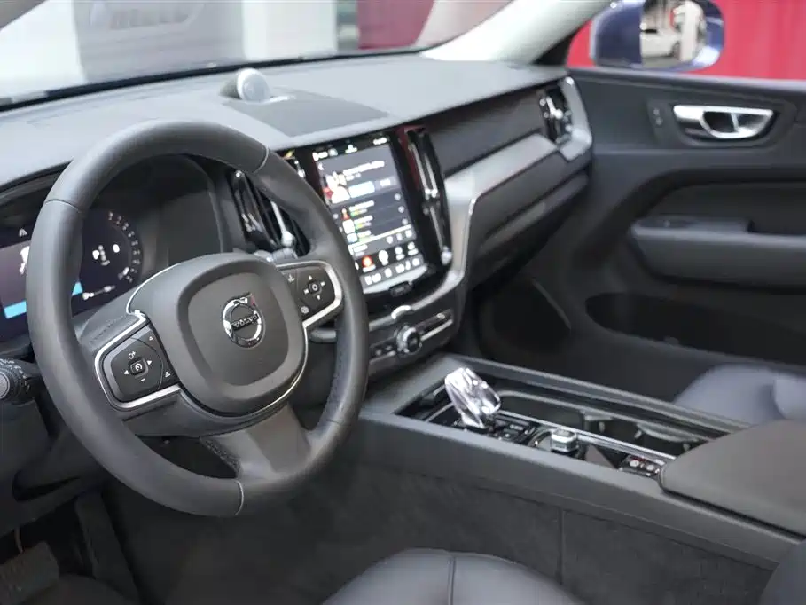 Volvo XC60 2024 — фото 15