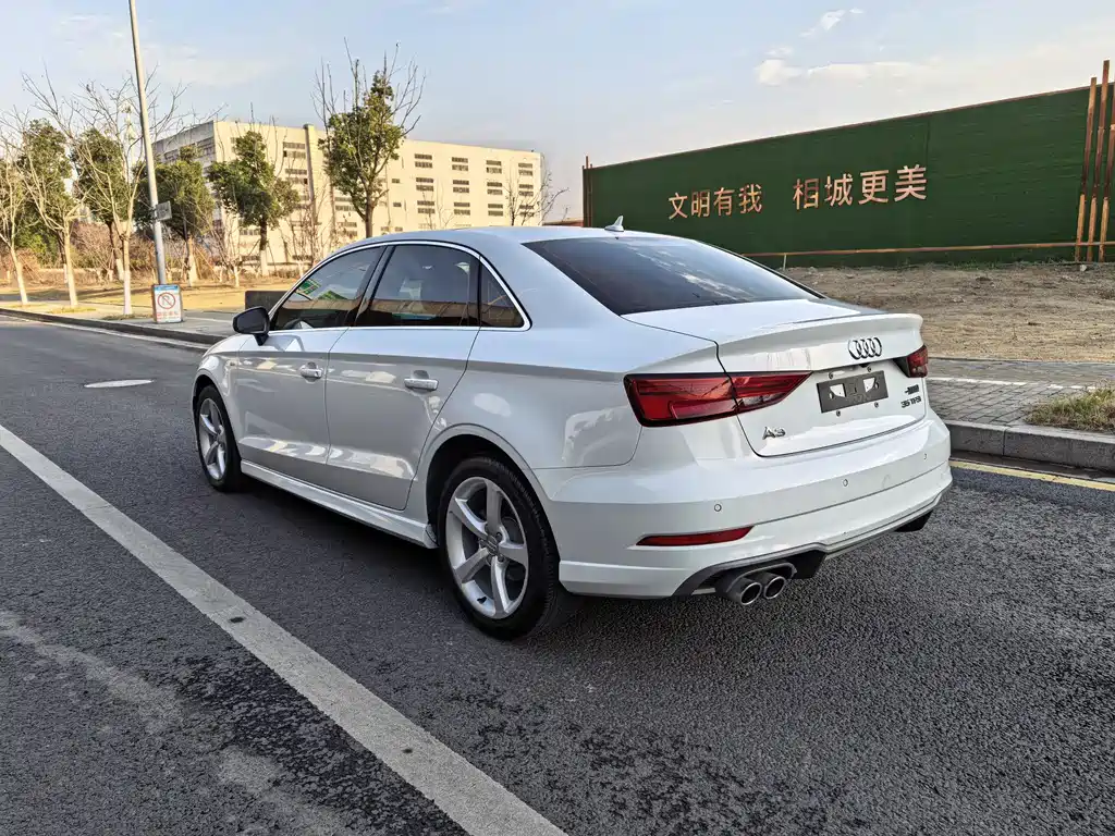 Audi A3 2018 — фото 18