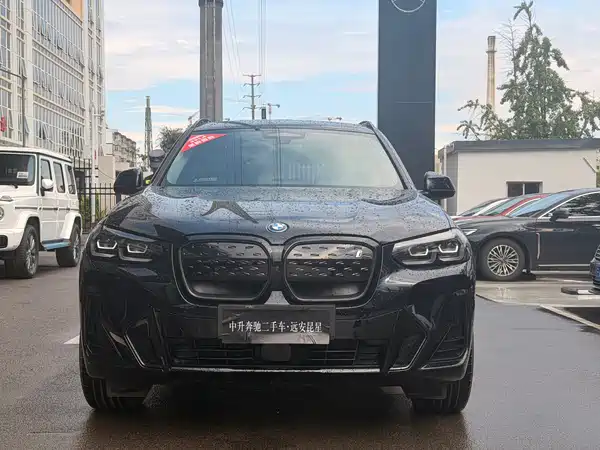BMW iX3 2024