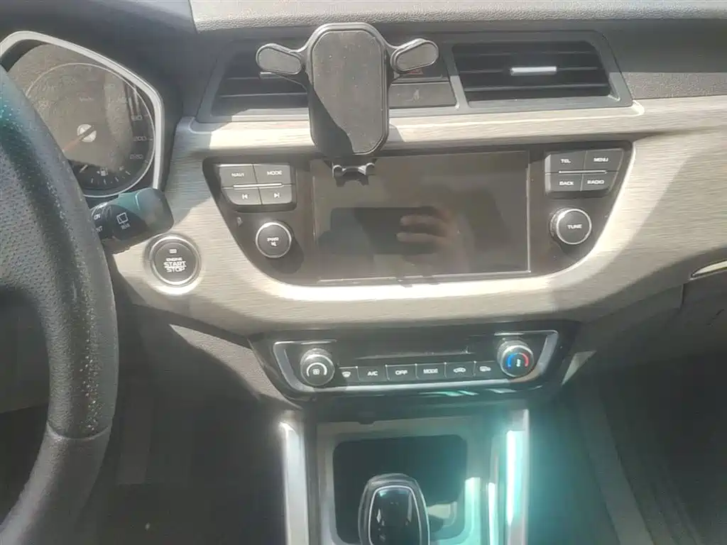 Geely Vision X3 2019 — фото 13