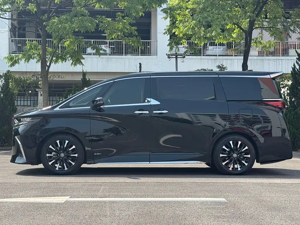 Toyota Alphard 2024