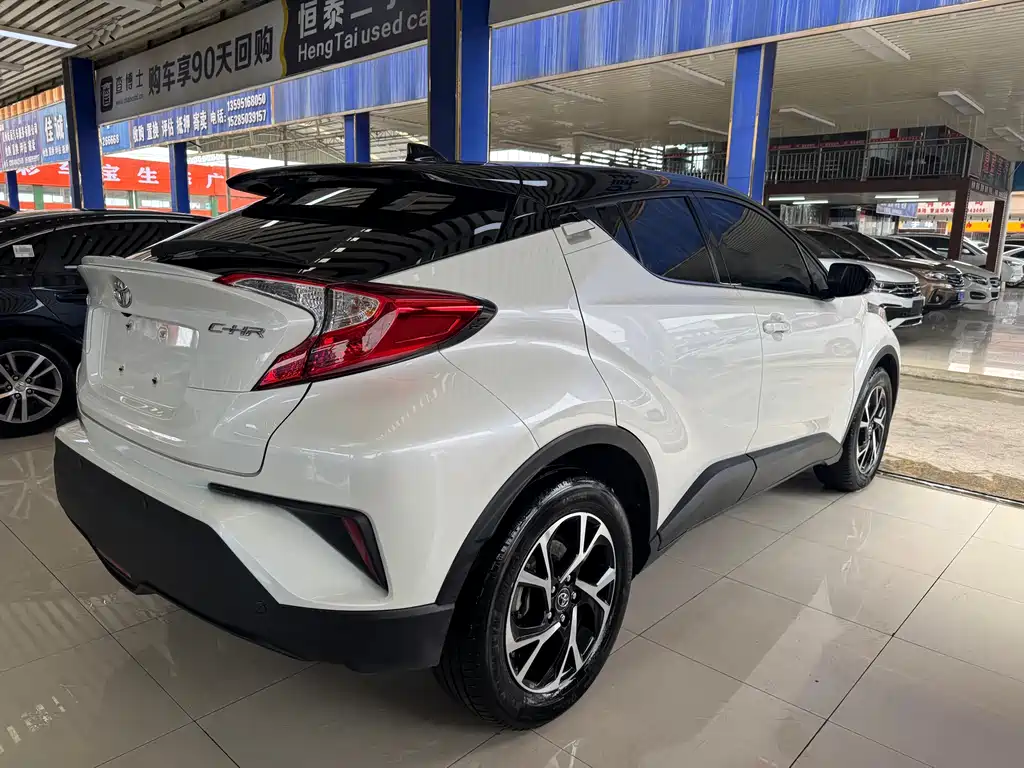 Toyota C-HR 2020 — фото 8