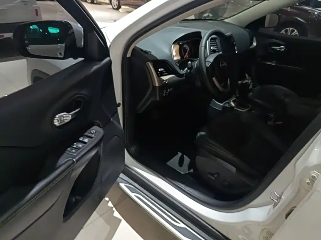 Jeep Cherokee 2019 — фото 16