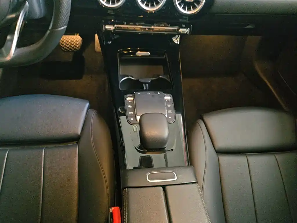 Mercedes-Benz A-Class 2022 — фото 14