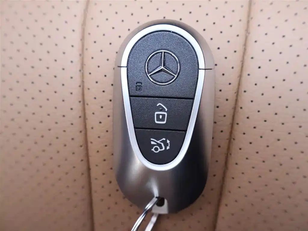 Mercedes-Benz E-Class 2024 — фото 25
