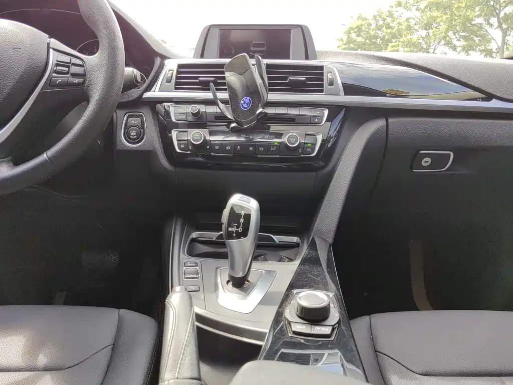 BMW 3 Series 2016 — фото 30