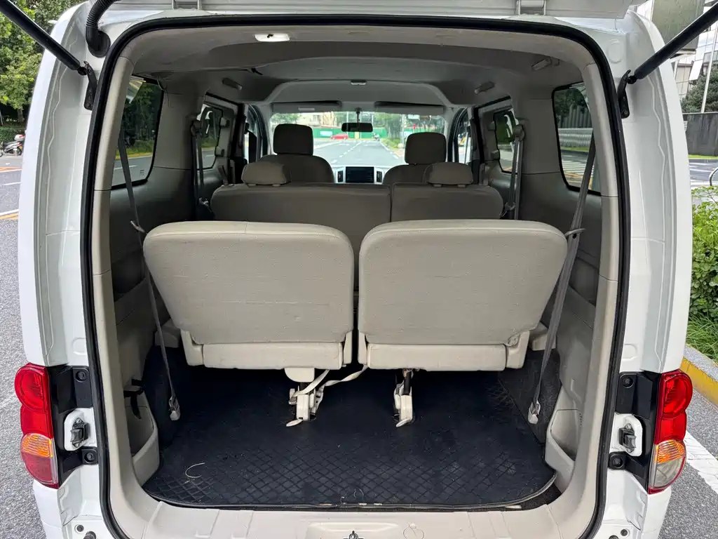 Nissan NV200 2017 — фото 19