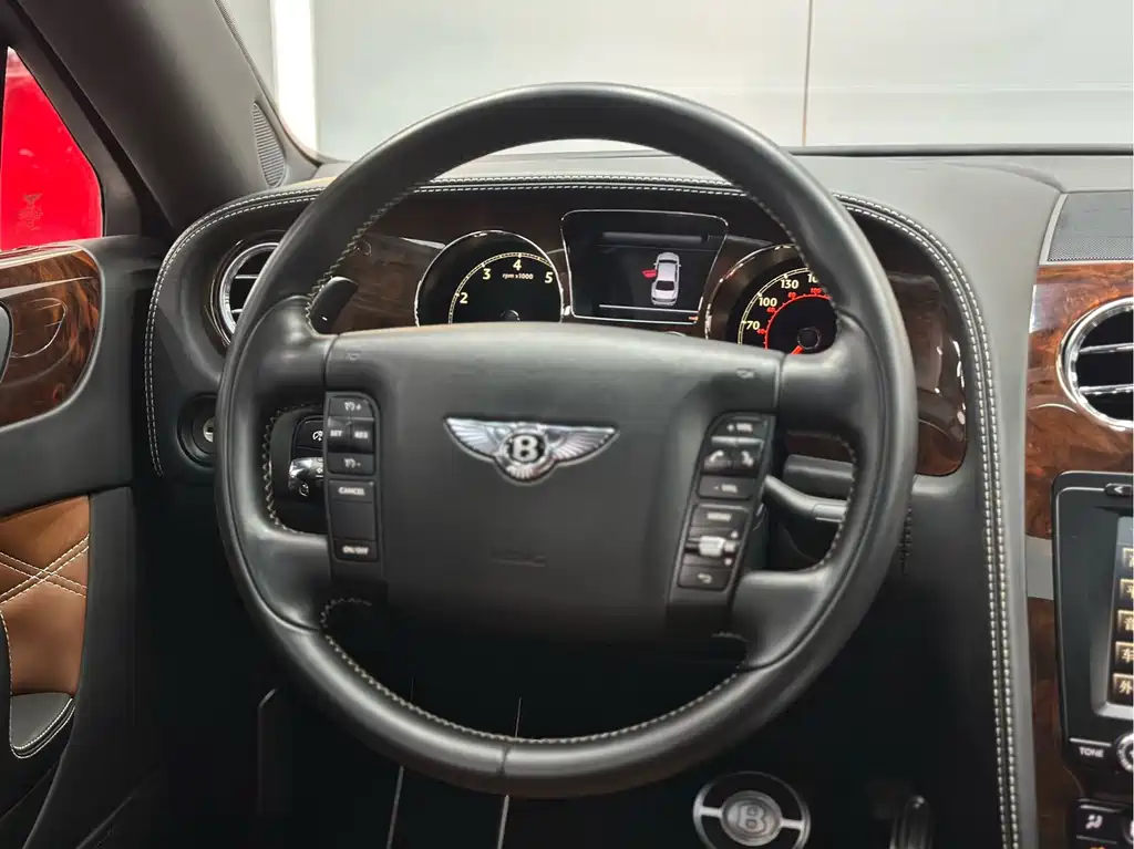 Bentley Flying Spur 2012 — фото 12