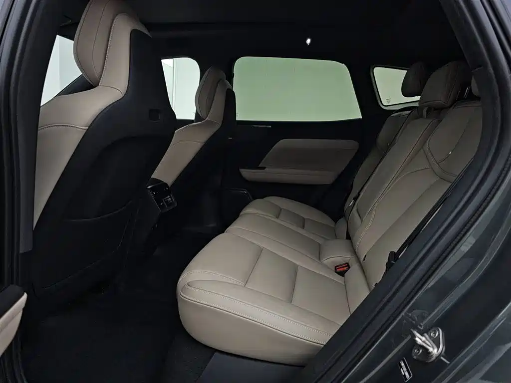 Volvo XC70 PHEV 2025 — фото 12