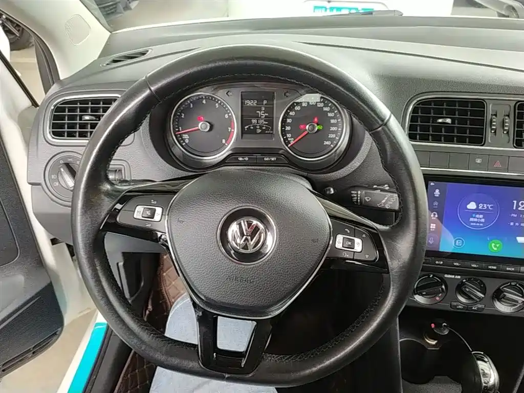 Volkswagen Polo 2016 — фото 11