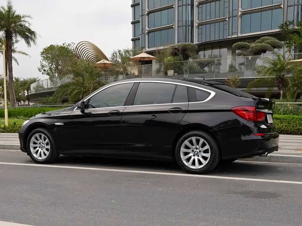 BMW 5 Series GT 2013 — фото 11