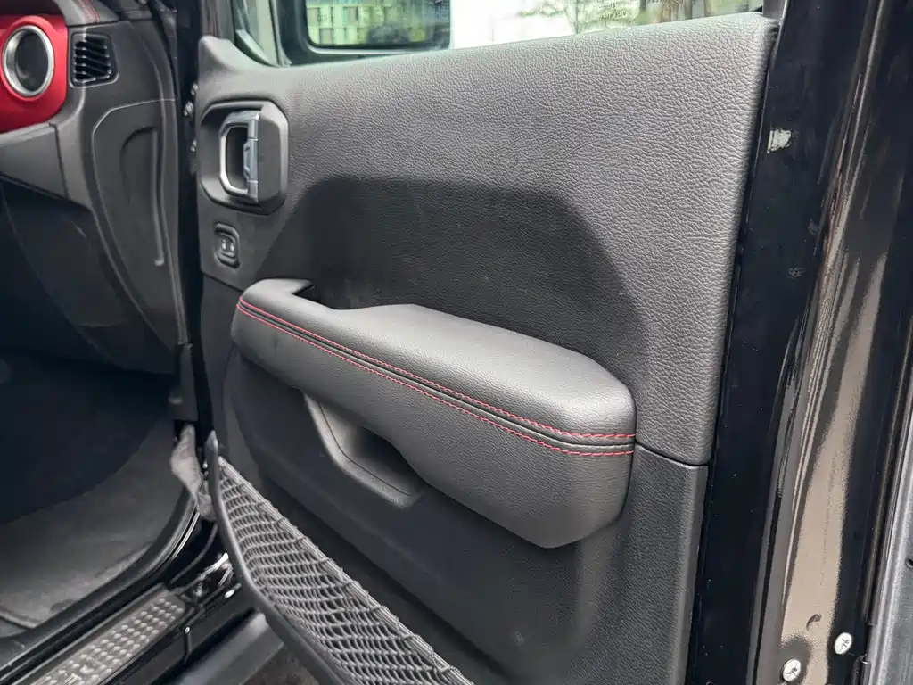 Jeep Wrangler 2021 — фото 18