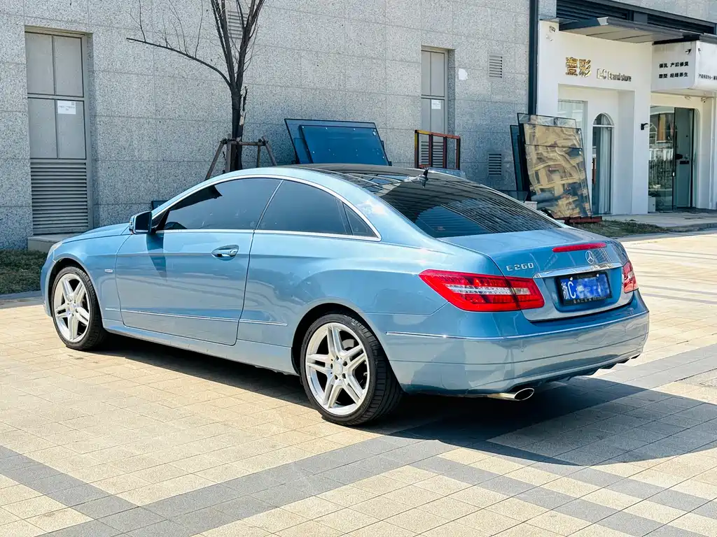 Mercedes-Benz E-Class 2011 — фото 16
