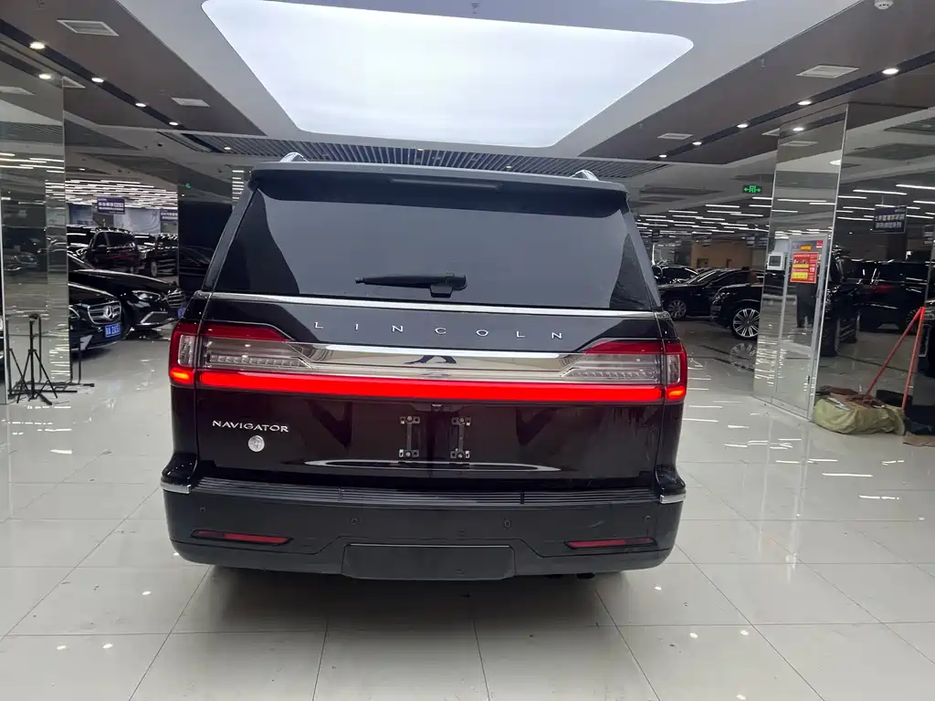 Lincoln Navigator 2018 — фото 11