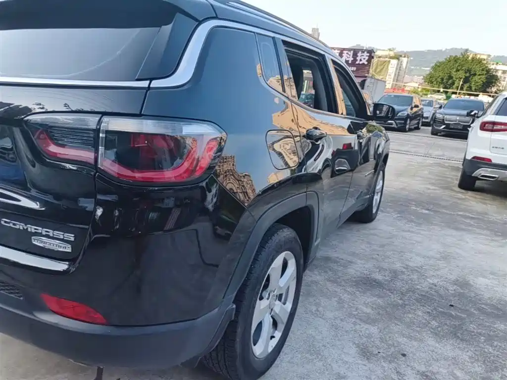 Jeep Compass 2019 — фото 8