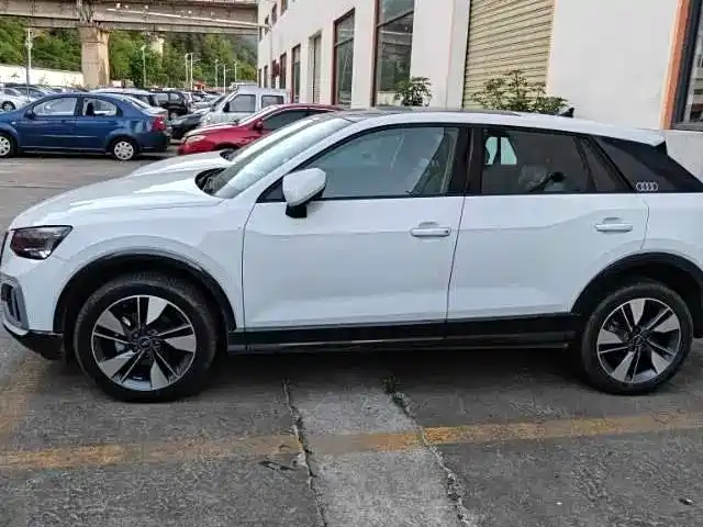 Audi Q2L 2023 — фото 3