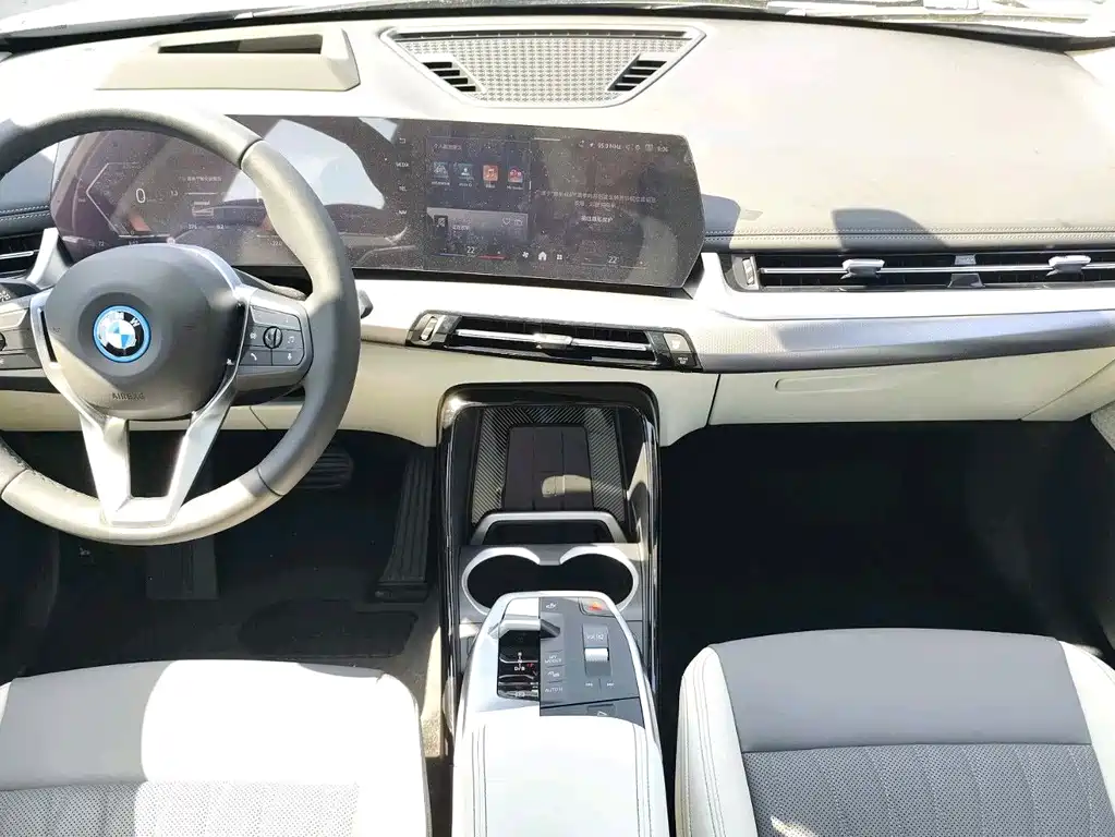 BMW iX1