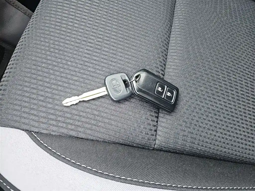 Toyota Yaris L 2021 — фото 9