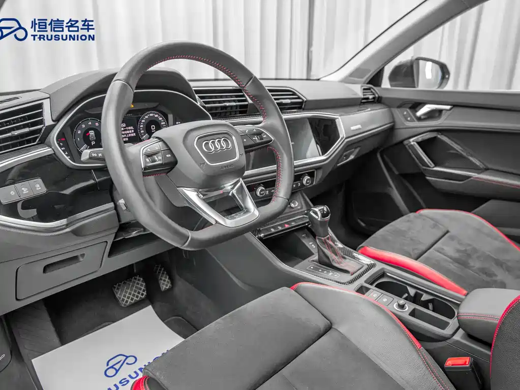 Audi Q3 2019 — фото 11