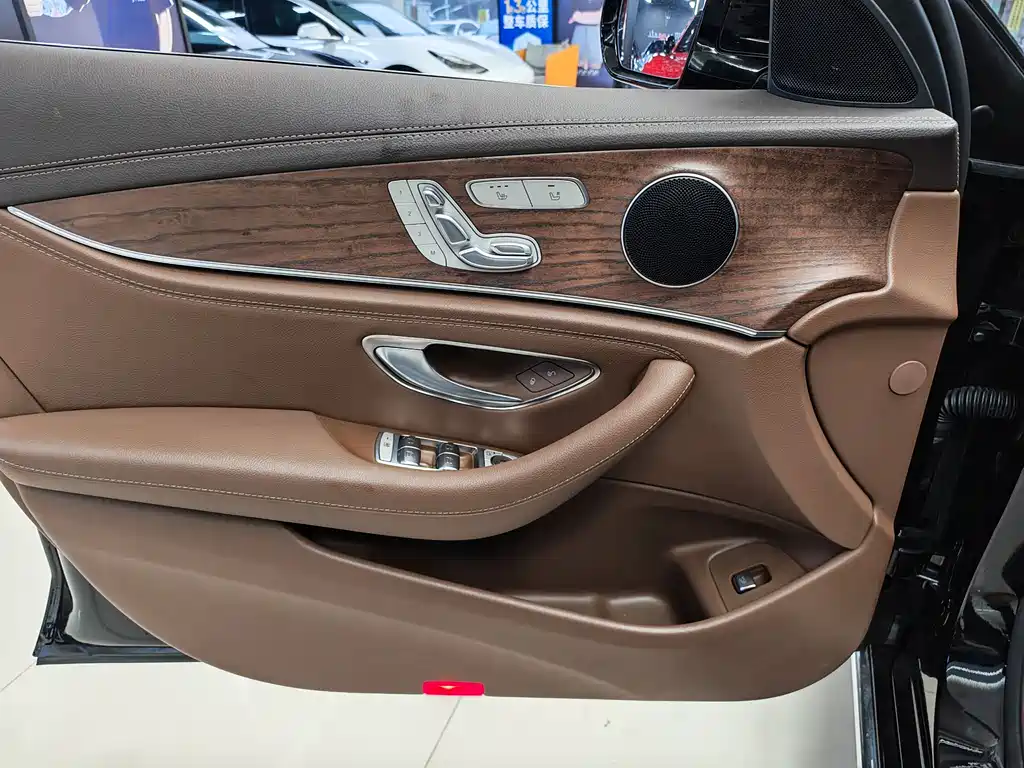 Mercedes-Benz E-Class 2023 — фото 10