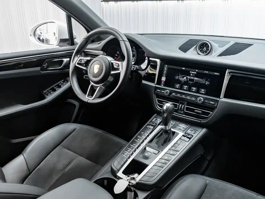 Porsche Macan 2021 — фото 24