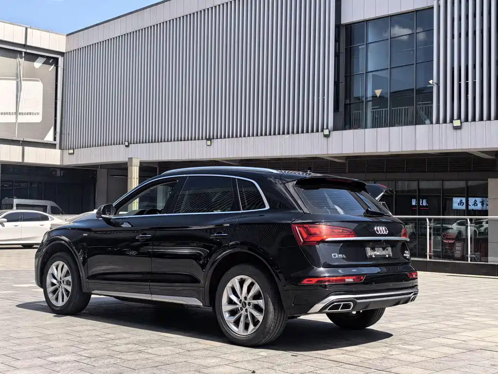 Audi Q5L 2022 — фото 19