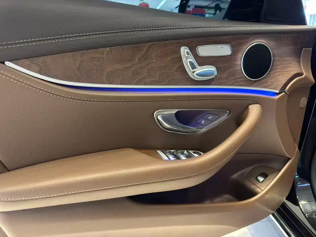 Mercedes-Benz E-Class 2023 — фото 4