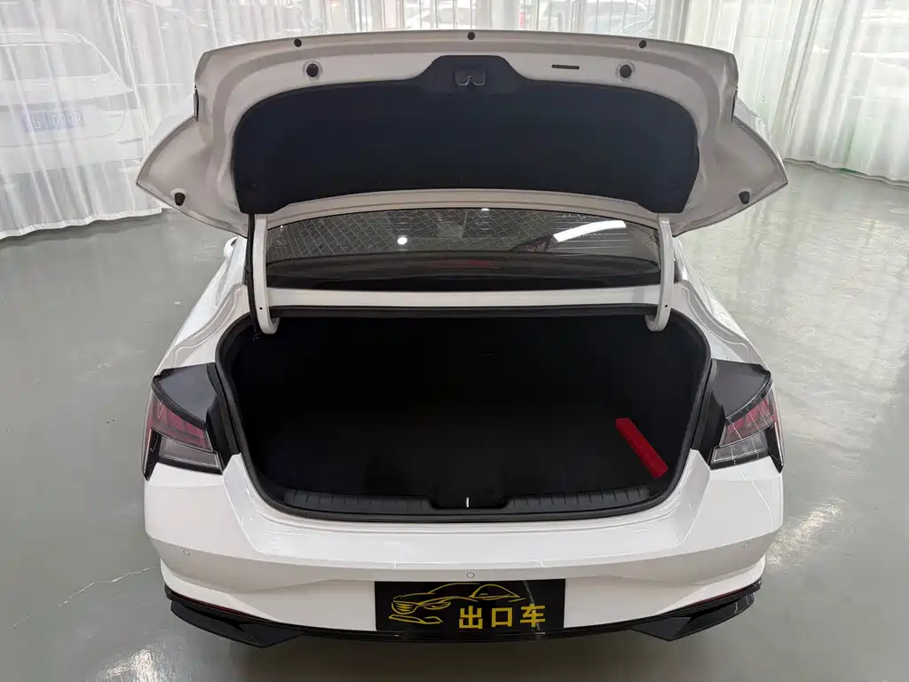 Hyundai Elantra 2022 — фото 10